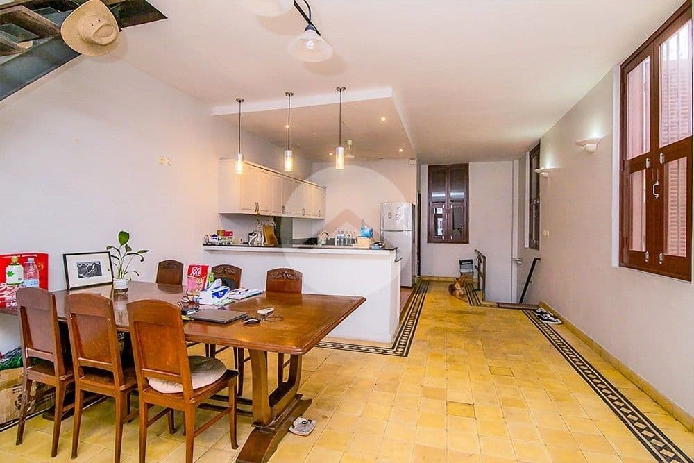 2 Bedroom French Colonial Apartment For Sale - Daun Penh, Phnom Penhの部屋