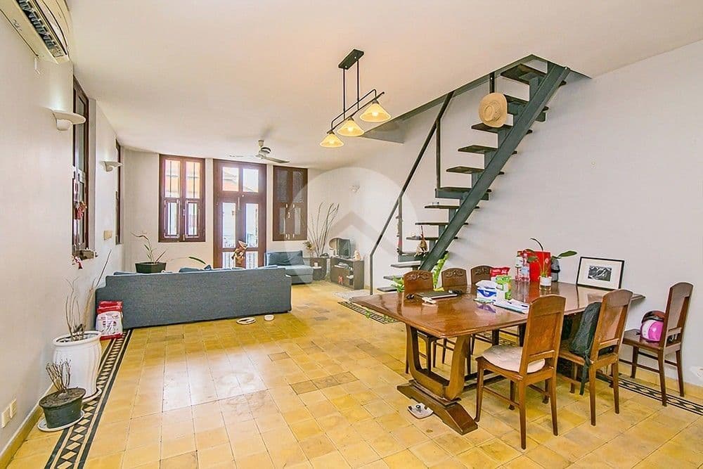 2 Bedroom French Colonial Apartment For Sale - Daun Penh, Phnom Penhの部屋