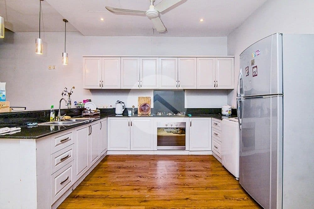 2 Bedroom French Colonial Apartment For Sale - Daun Penh, Phnom Penhの部屋