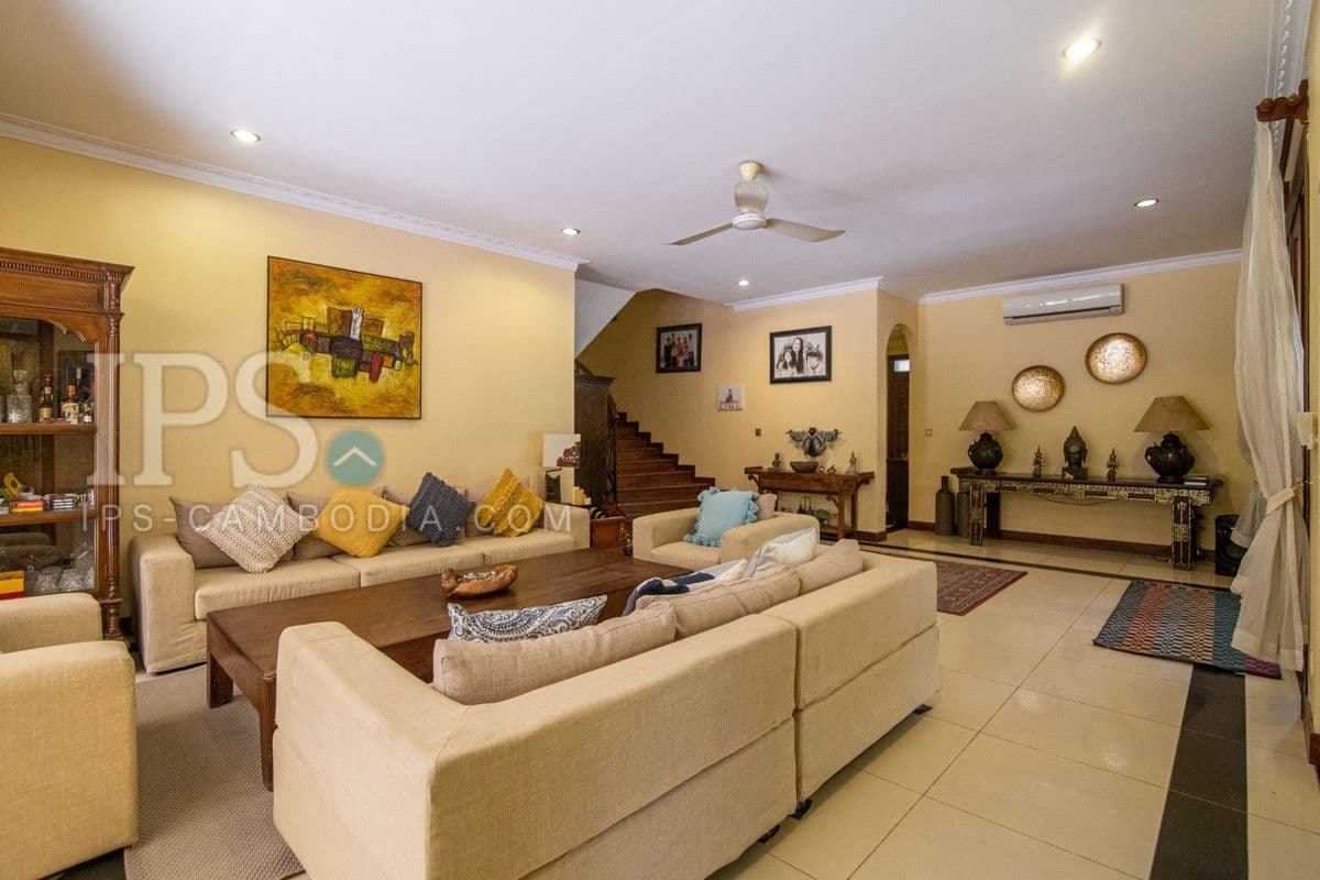 6  Bedroom Villa for Sale  - Teuk Thla, Phnom Penh の部屋