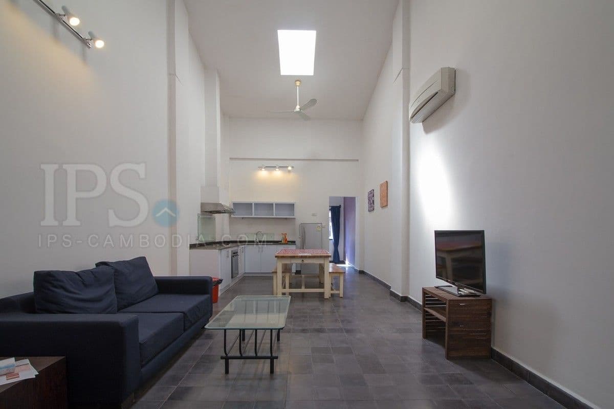 1 Bedroom Renovated Flat For Sale - Daun Penh, Phnom Penhの部屋