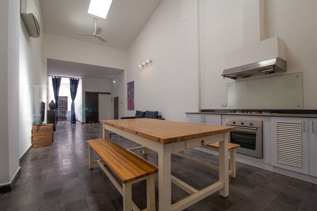 1 Bedroom Renovated Flat For Sale - Daun Penh, Phnom Penhの部屋