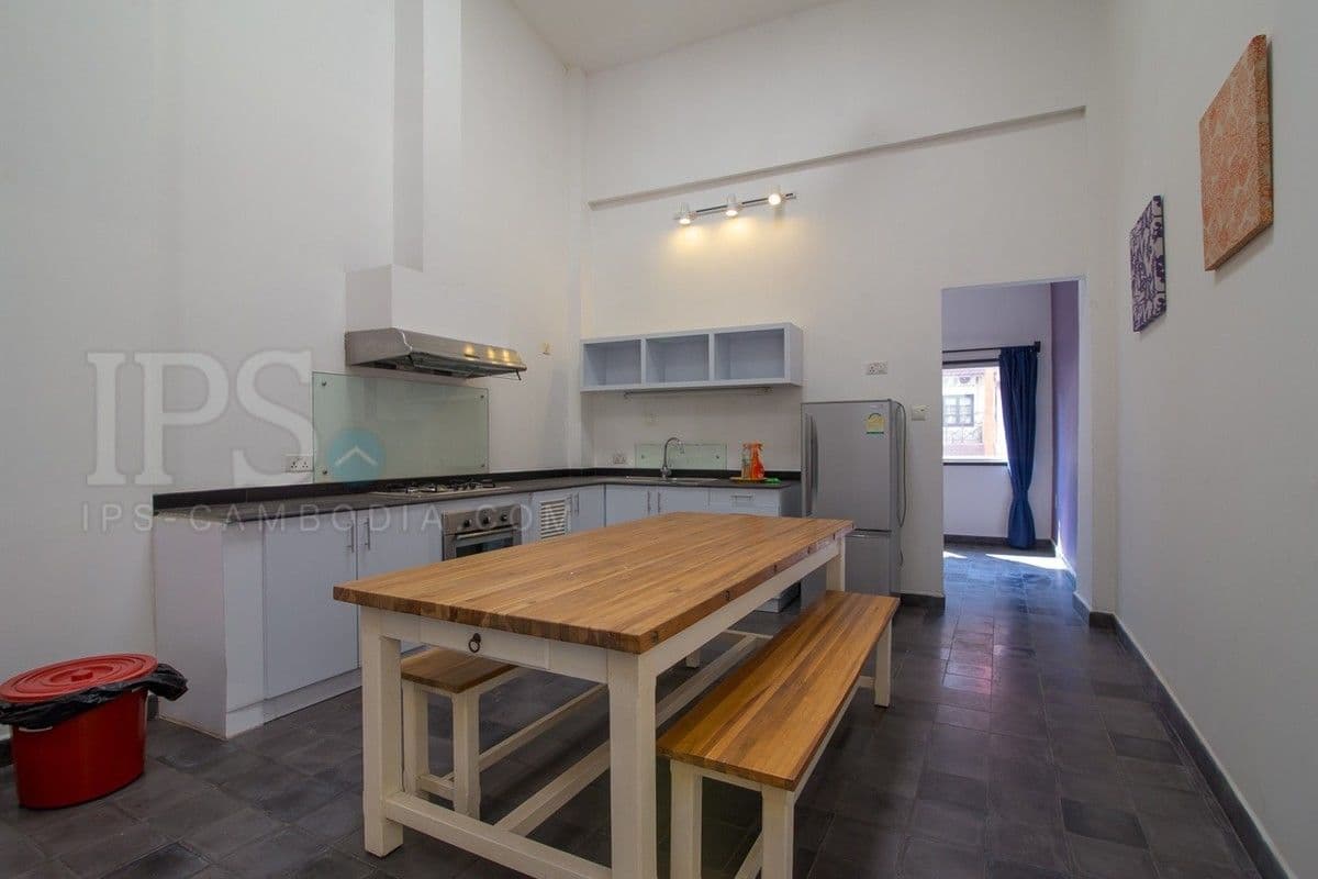 1 Bedroom Renovated Flat For Sale - Daun Penh, Phnom Penhの部屋