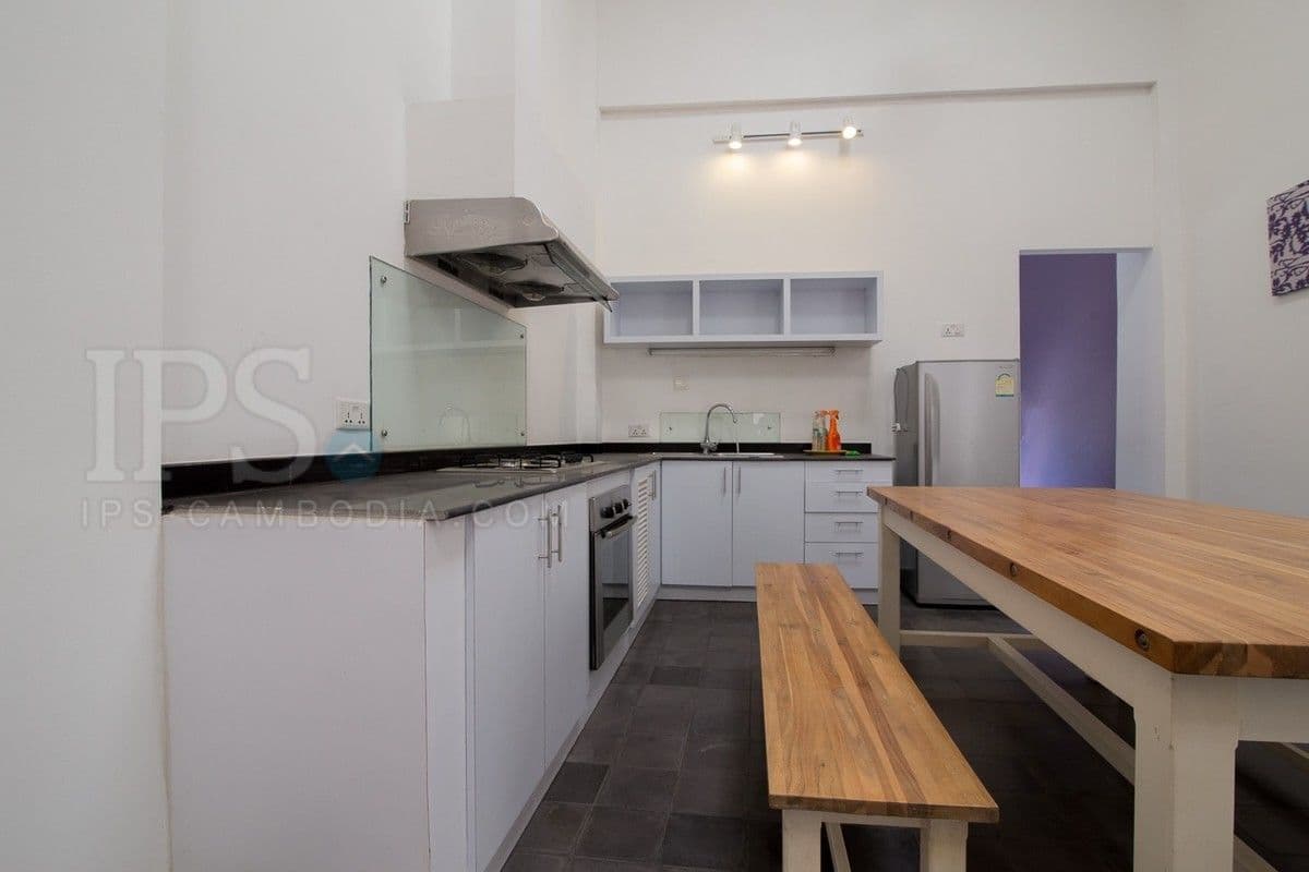 1 Bedroom Renovated Flat For Sale - Daun Penh, Phnom Penhの部屋