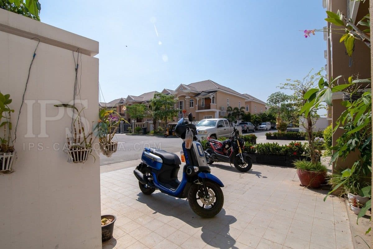 4 Bedroom Link House For Sale - Khan Mean Chey Phnom Penh  の部屋