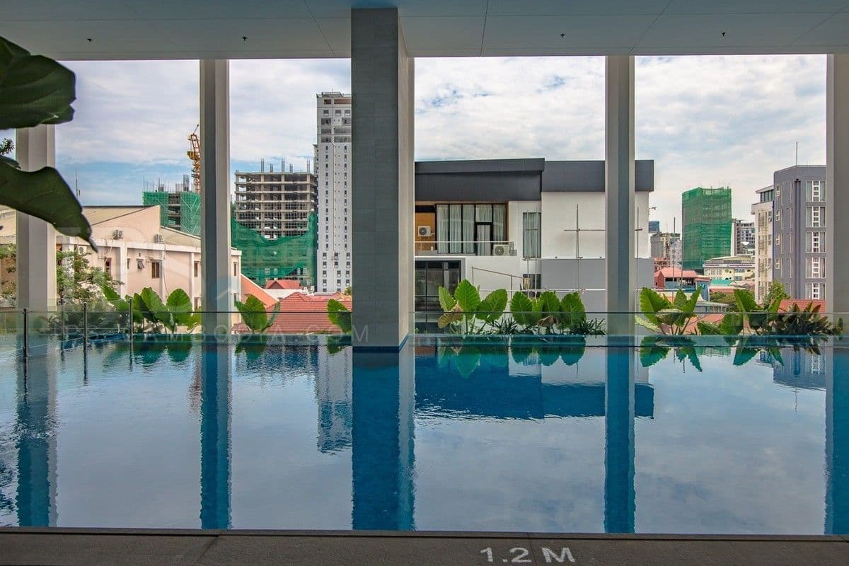 Luxury 2 Bedroom Condo For Sale In the Heart of BKK1, Phnom Penhの部屋