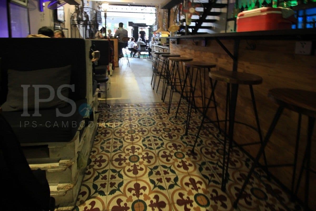 2 Bedroom Ground Floor Flat For Sale - Riverside Area, Phnom Penhの部屋