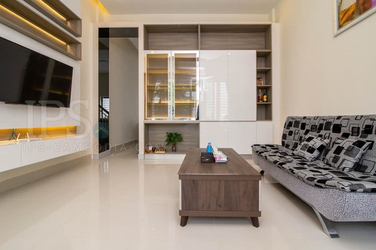 4 Bedroom Shophouse For Sale in Nirouth, Phnom Penhの部屋